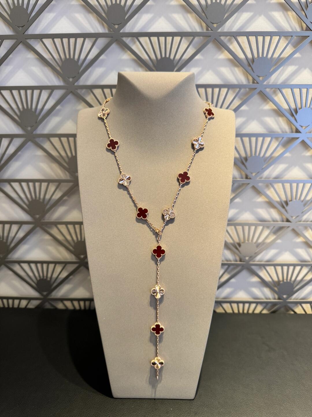 [baslovejewels]CLOVER 20 MOTIFS LASER CARNELIAN NECKLACE