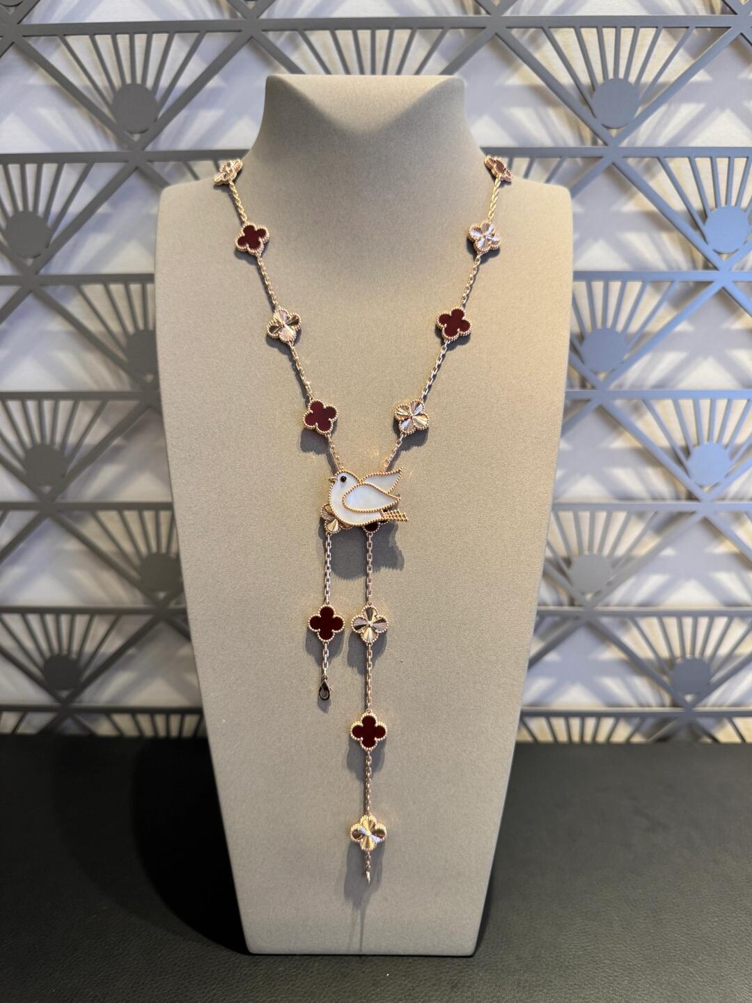 [baslovejewels]CLOVER 20 MOTIFS LASER CARNELIAN NECKLACE