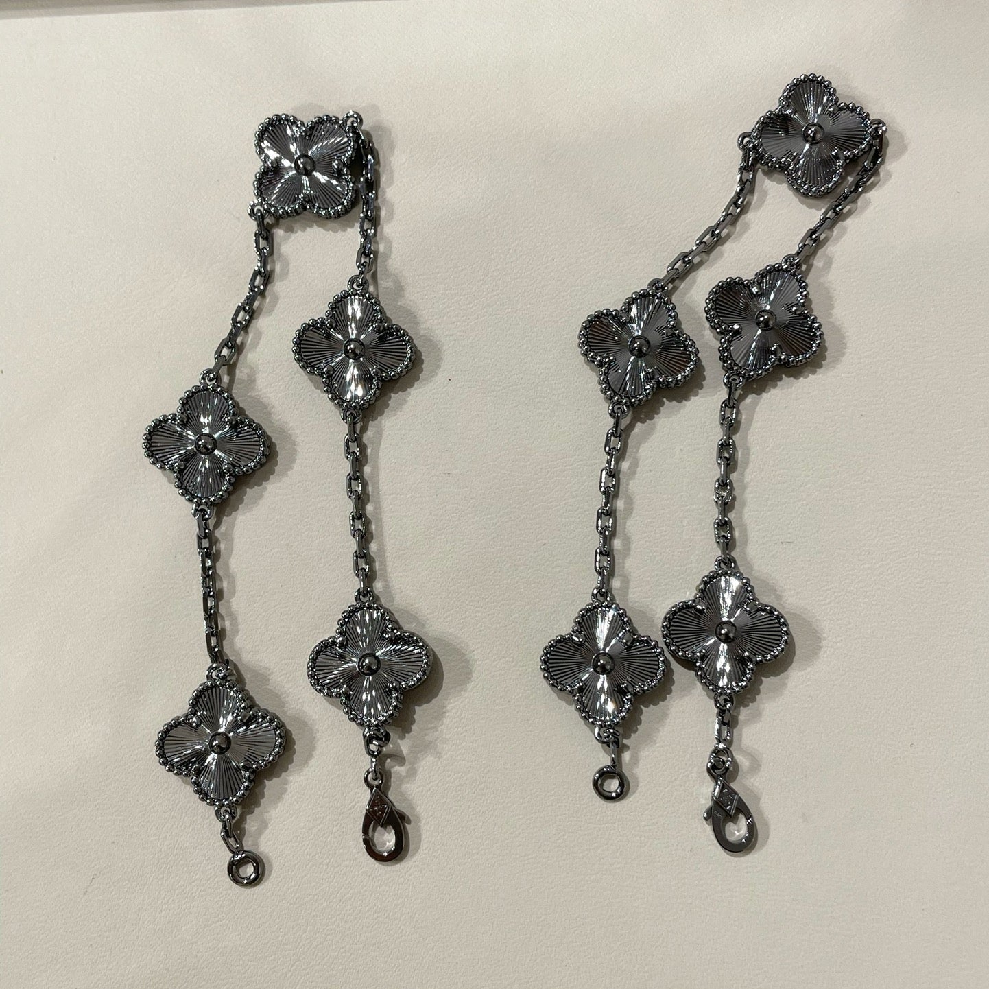 [baslovejewels]CLOVER 5 MOTIF BLACK BRACELET