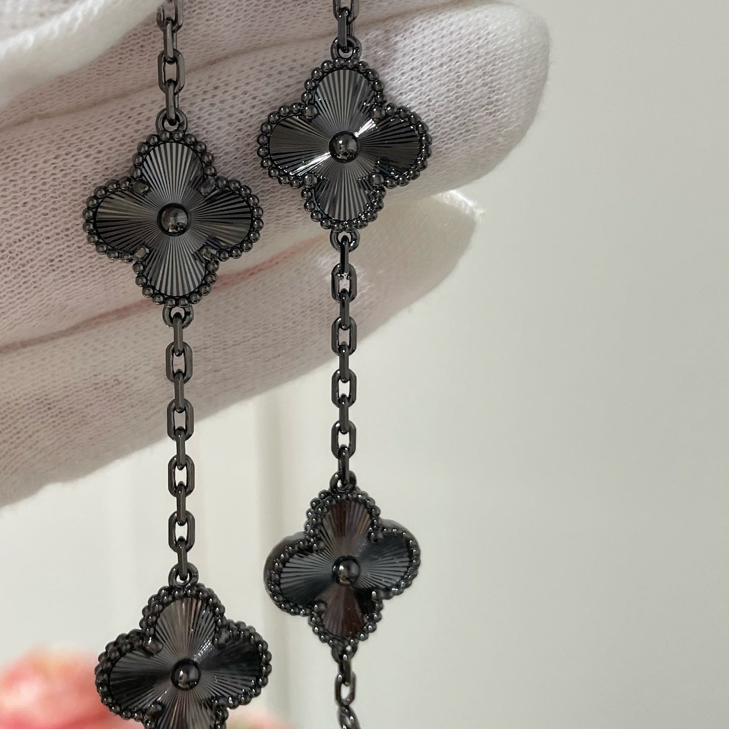 [baslovejewels]CLOVER 5 MOTIF BLACK BRACELET