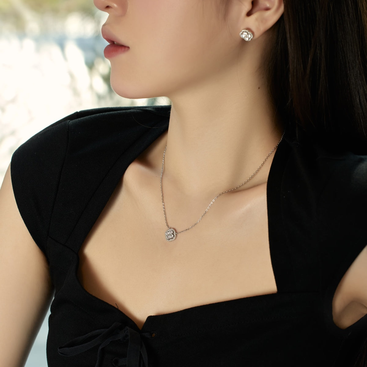 [baslovejewels]Exquisite Necklace With Four-Leaf Clover Flower Design