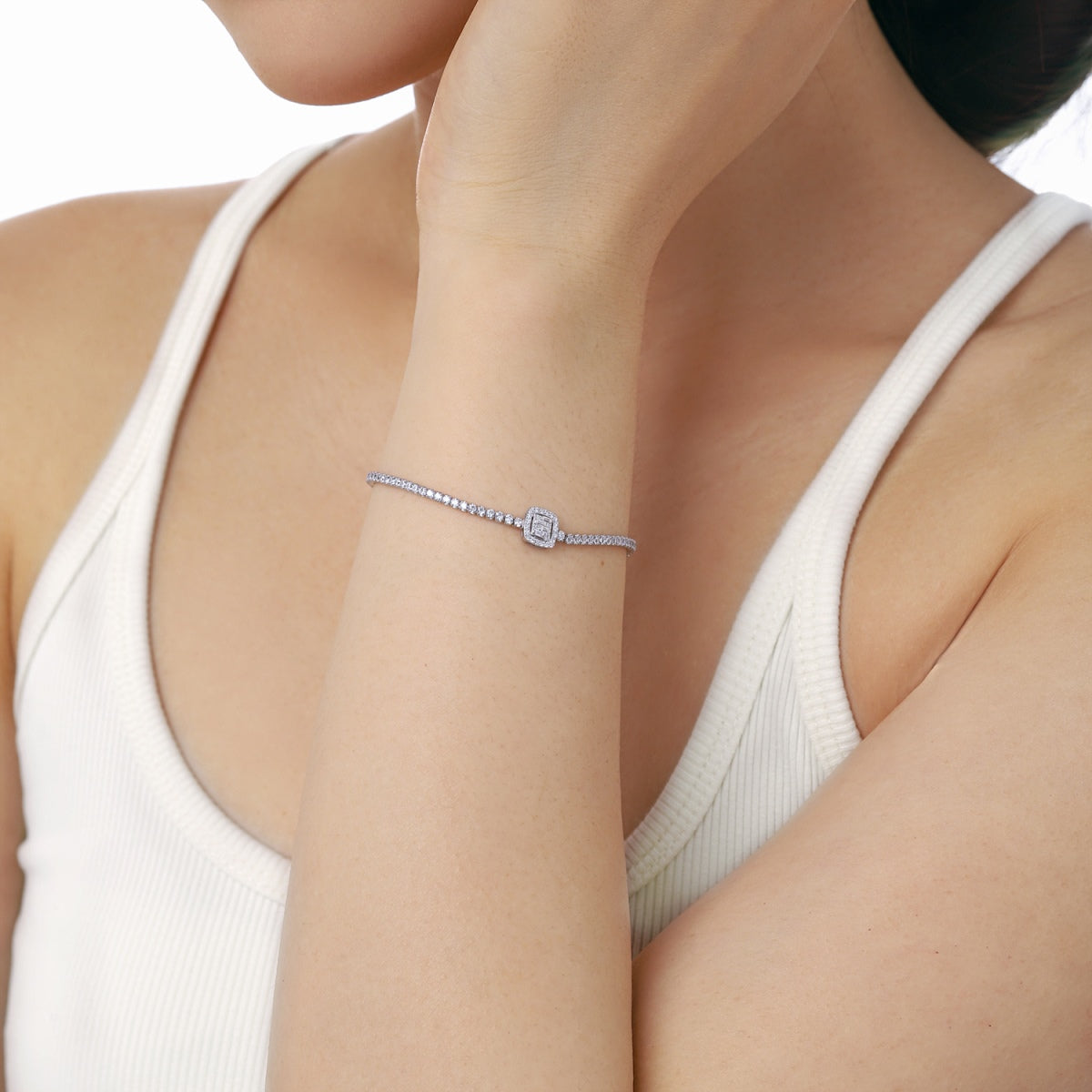 [baslovejewels]Luxurious Dazzling Square Shape Banquet Bracelet