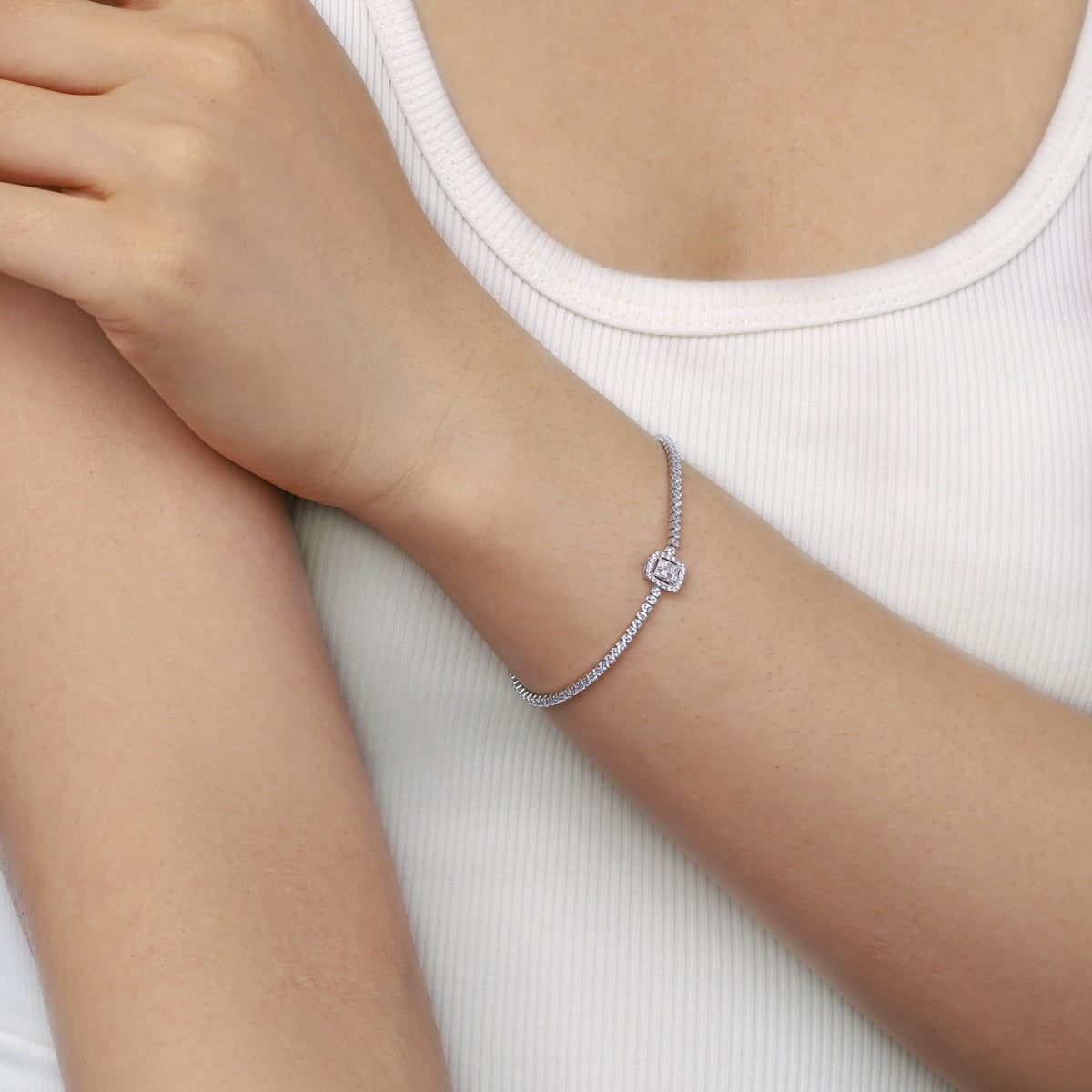 [baslovejewels]Luxurious Dazzling Square Shape Banquet Bracelet