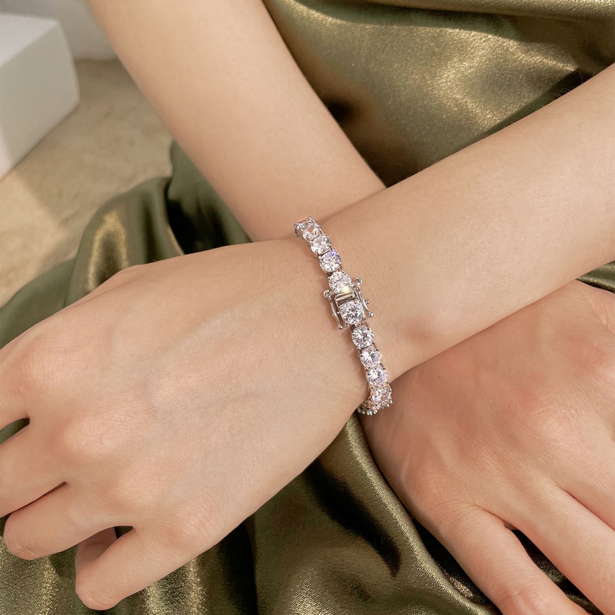 [baslovejewels]0.75 Carat Dazzling Round Cut Wedding Bracelet