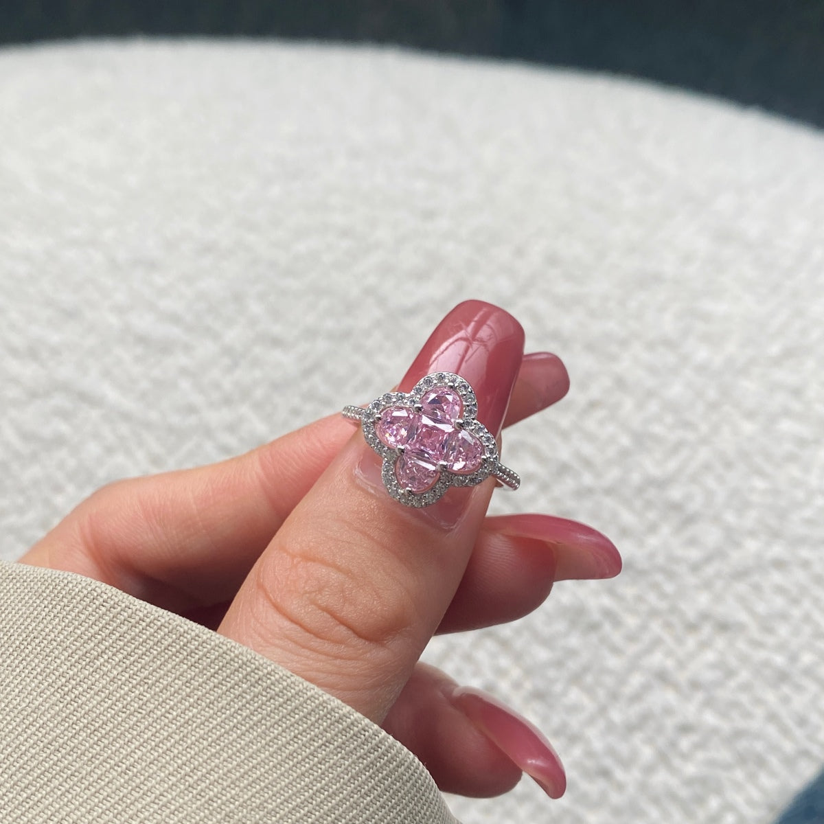 [baslovejewels]Luxurious Eternity Flower Shape Banquet Ring