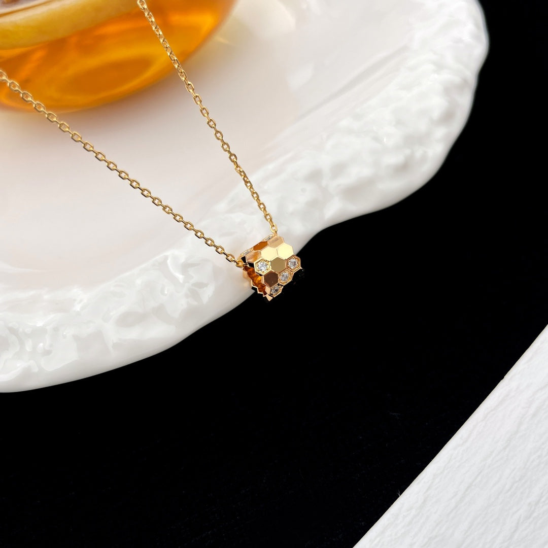 [baslovejewels]BEE MINI PEDANT DIAMOND NECKLACE
