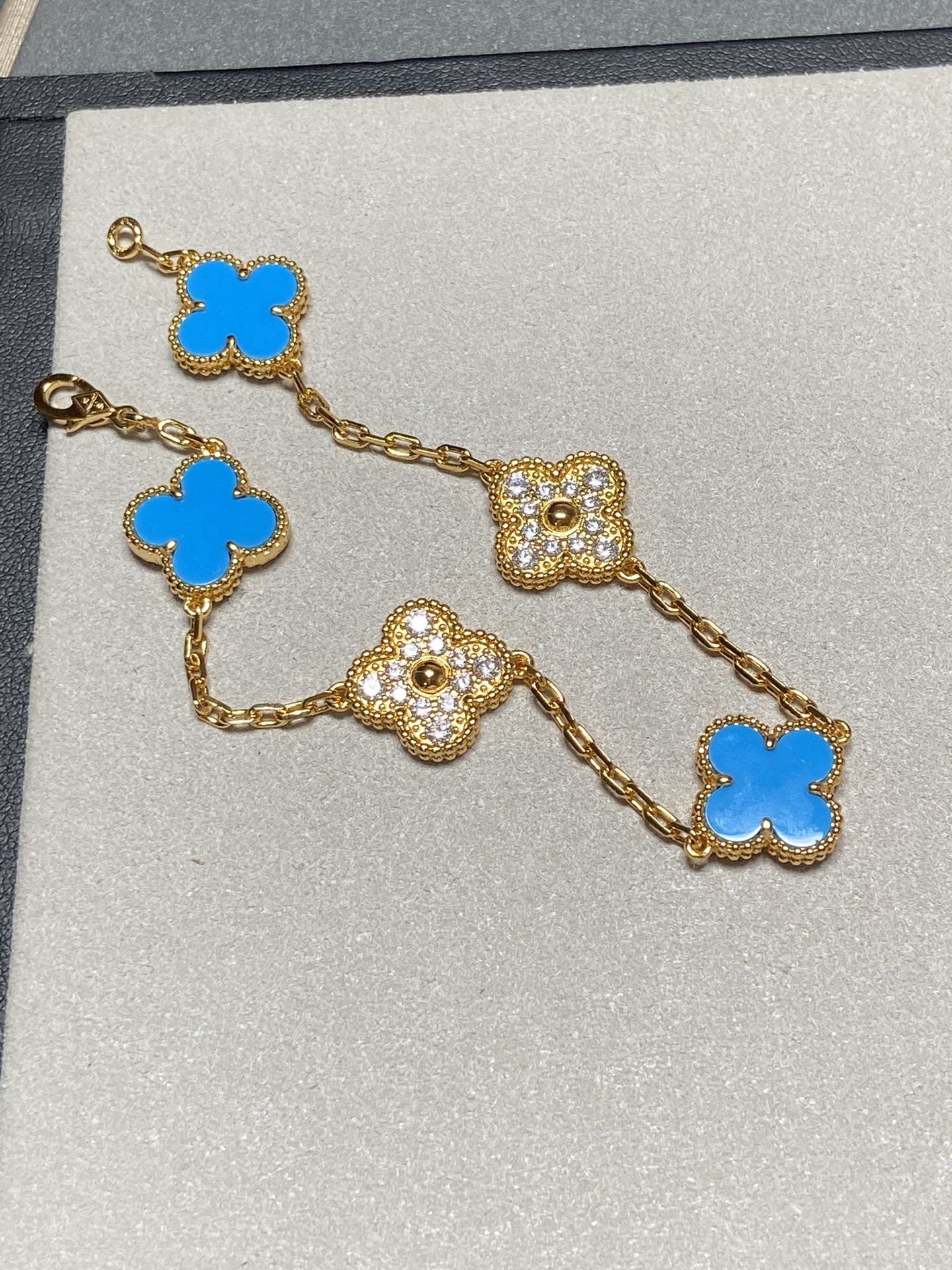 [baslovejewels]CLOVER 5 MOTIF BLUE CHALCEDONY DIAMOND GOLD BRACELET