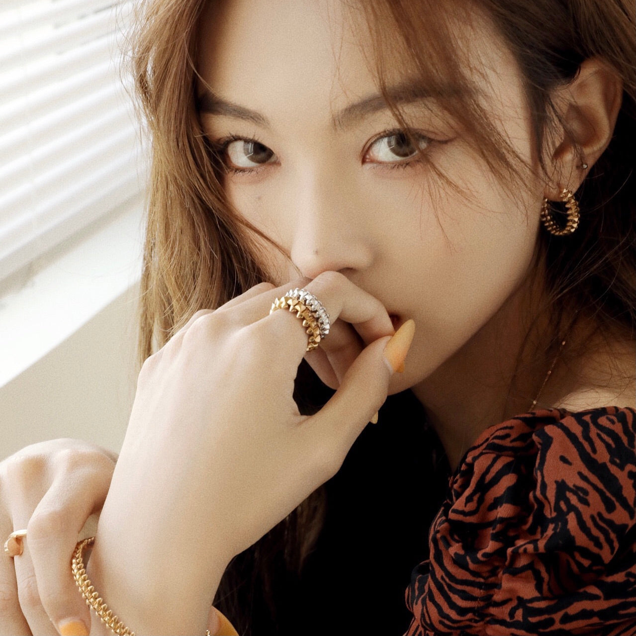 [baslovejewels]CLASH SMALL HOOP EARRINGS