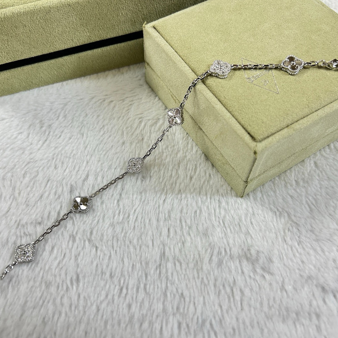 [baslovejewels]CLOVER 6 MOTIF DIAMOND LASER BRACELET