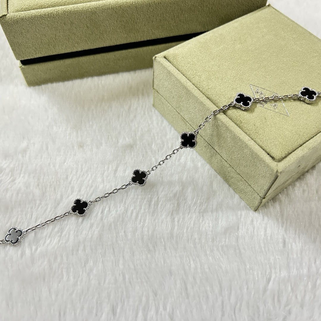 [baslovejewels]CLOVER 6 MOTIF  ONYXS BRACELET