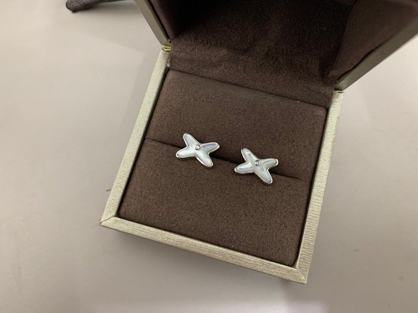 [baslovejewels]JEUX DE WHITE MOP SILVER DIAMOND EARRINGS
