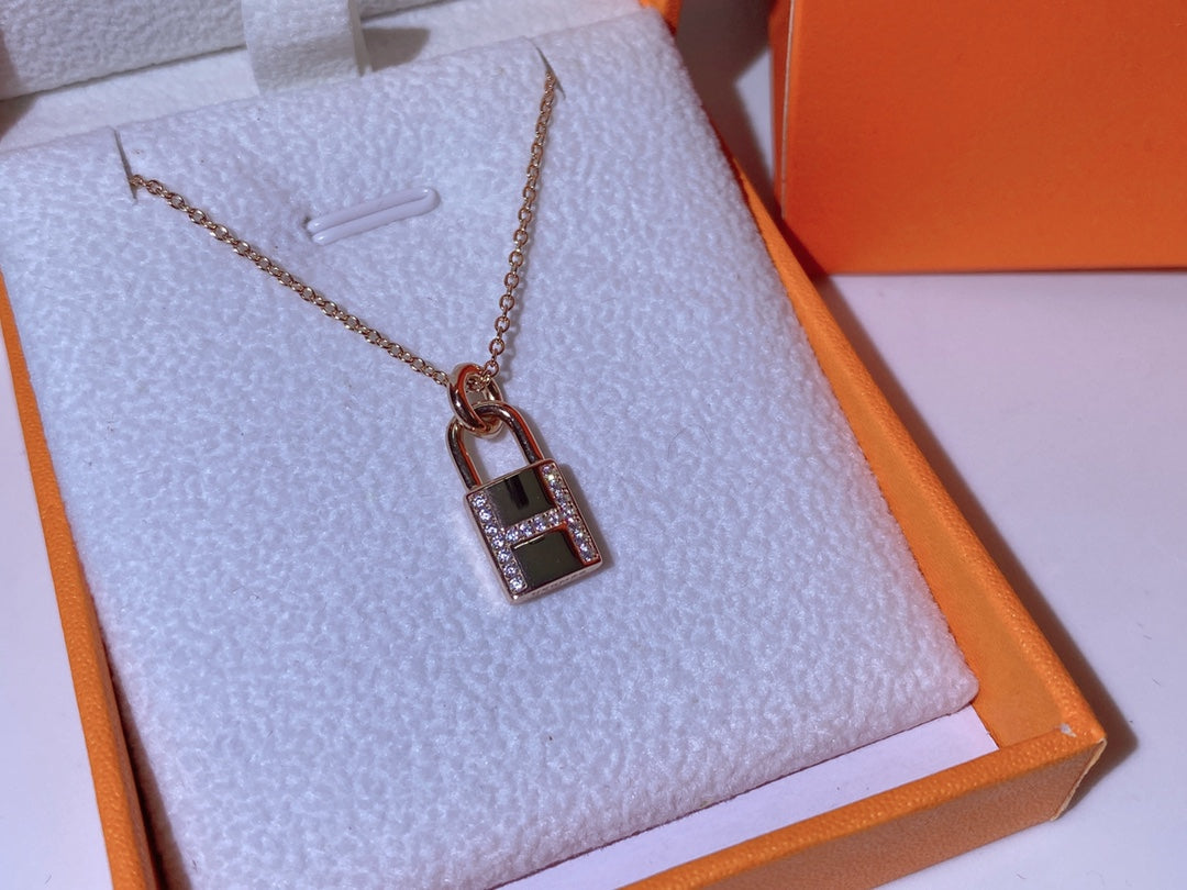 [baslovejewels]HM ADVANCED NICHE LOCK HEAD NECKLACE DIAMONDS