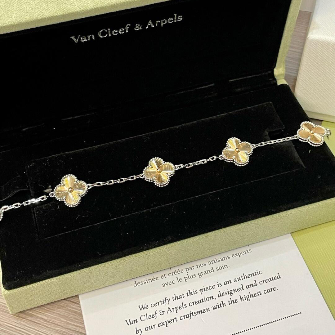 [baslovejewels]CLOVER  5 MOTIFS  CHRISTMAS LIMITED EDITION BRACELET