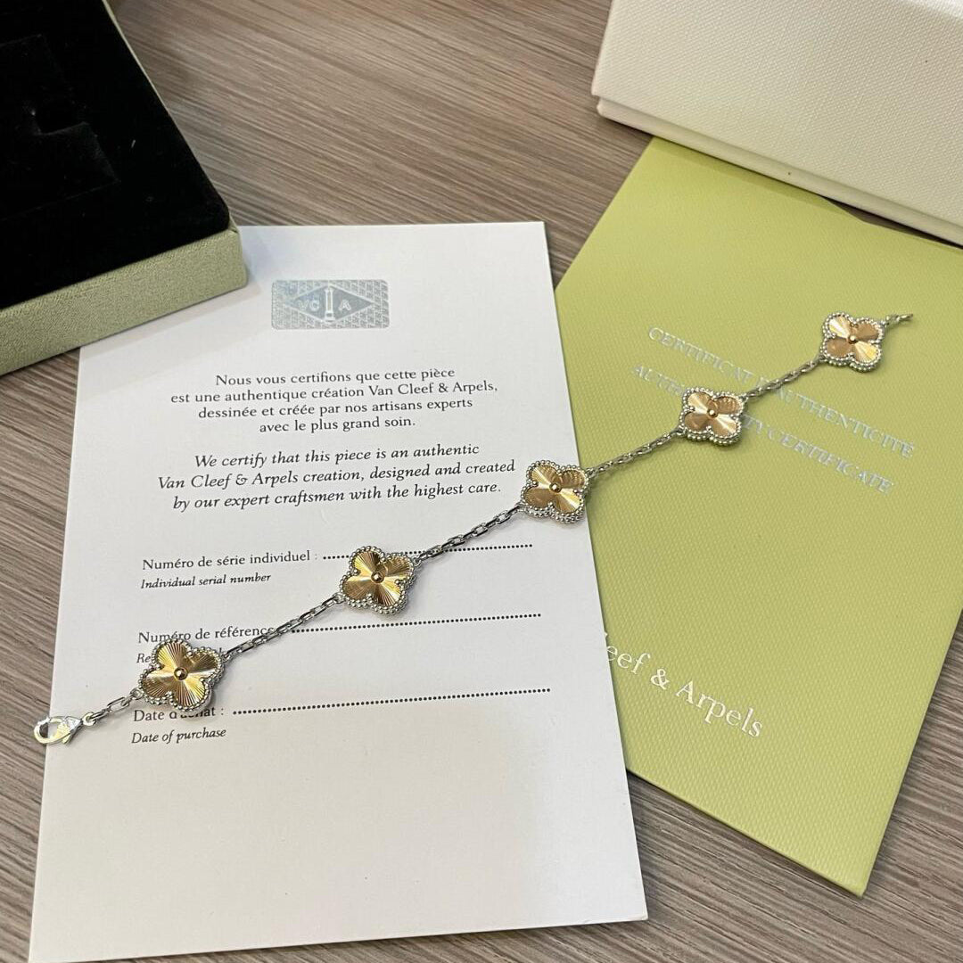 [baslovejewels]CLOVER  5 MOTIFS  CHRISTMAS LIMITED EDITION BRACELET