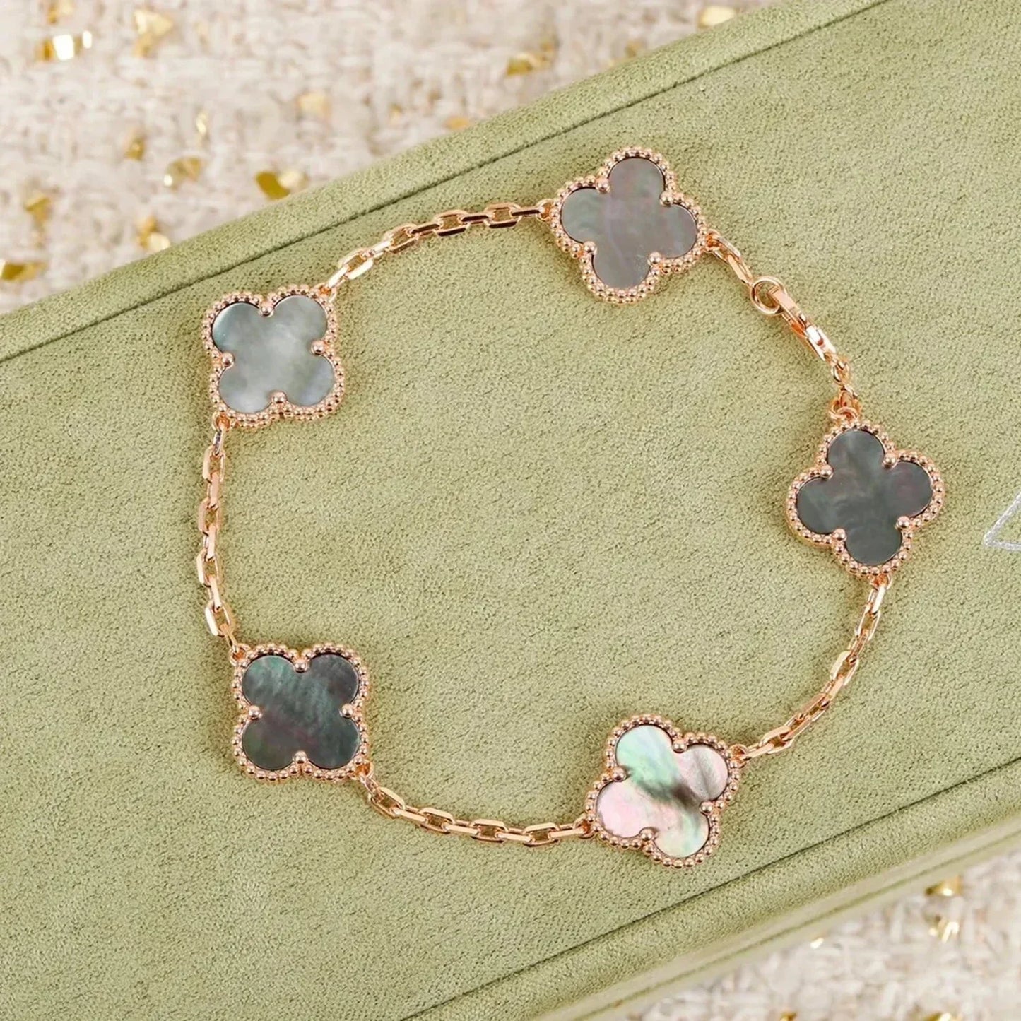 [baslovejewels]CLOVER 5 MOTIF GRAY MOP  BRACELET