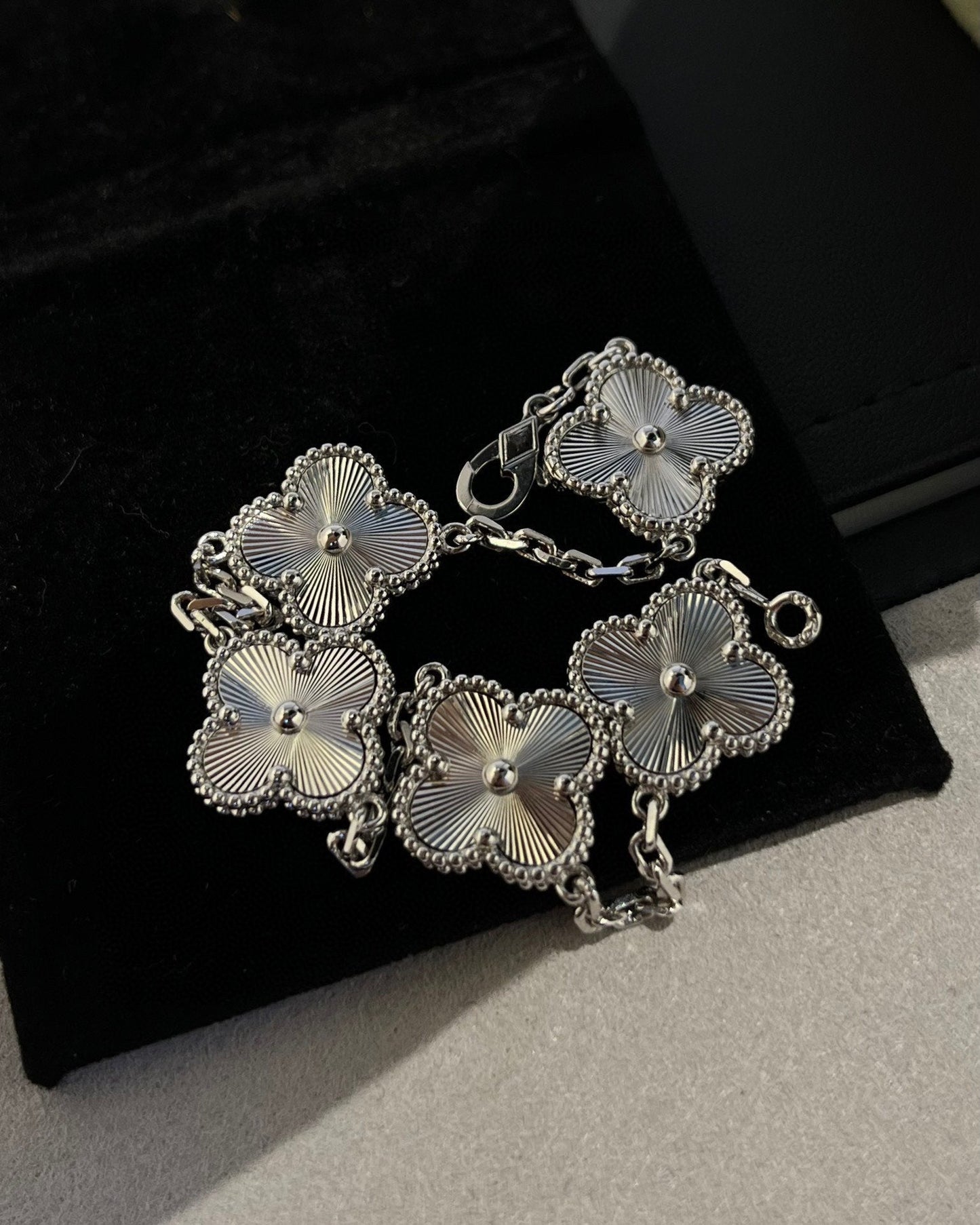 [baslovejewels]CLOVER SILVER 5 MOTIFS BRACELET