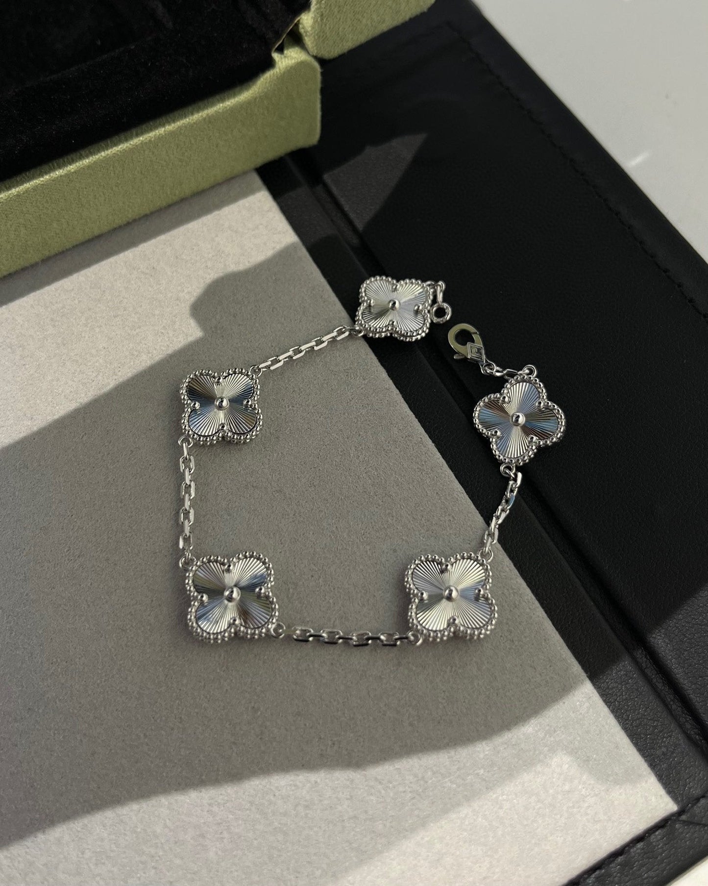 [baslovejewels]CLOVER SILVER 5 MOTIFS BRACELET