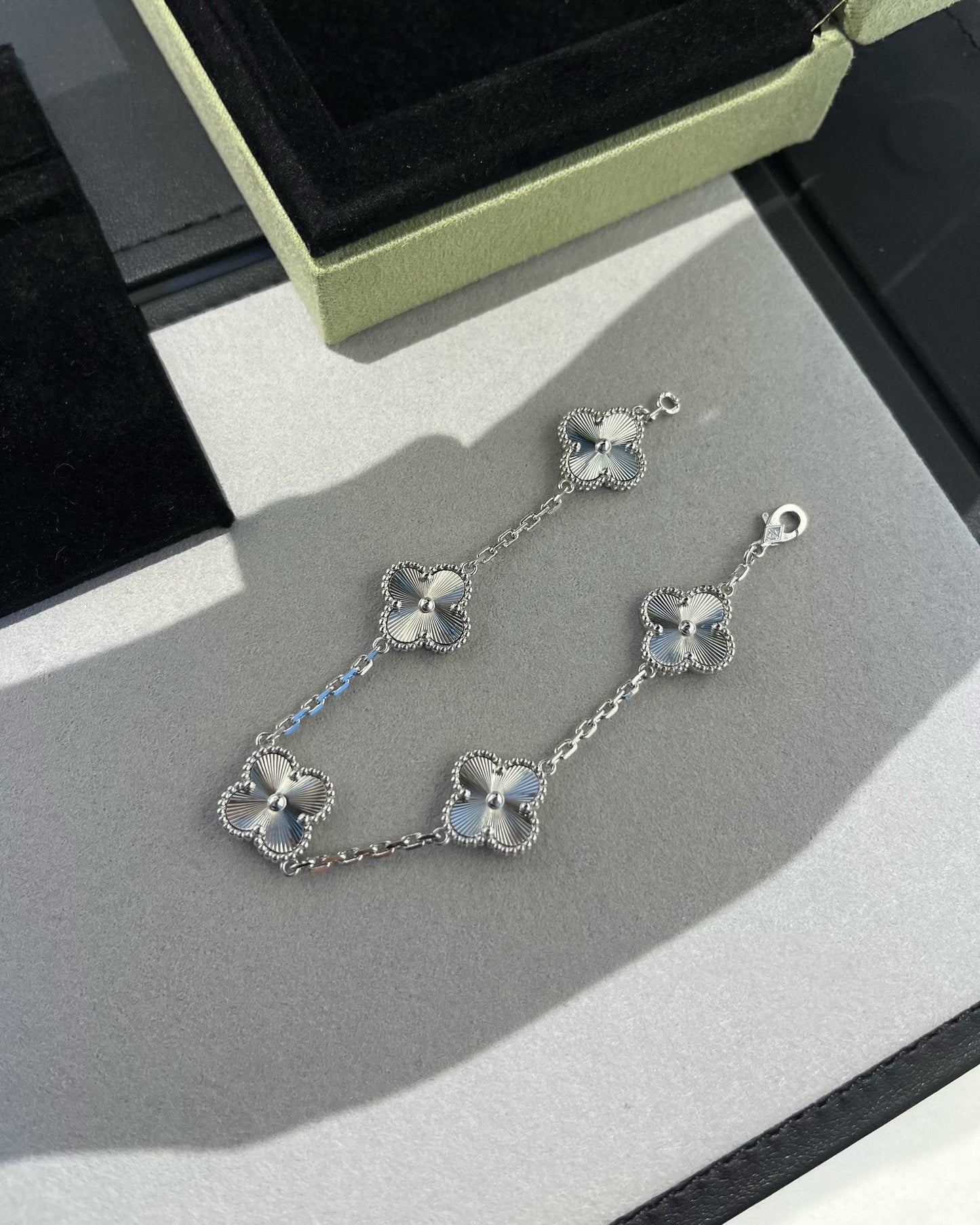 [baslovejewels]CLOVER SILVER 5 MOTIFS BRACELET